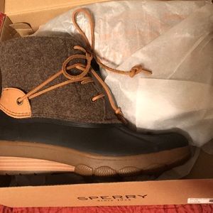 Saltwater wedge wool brow boot